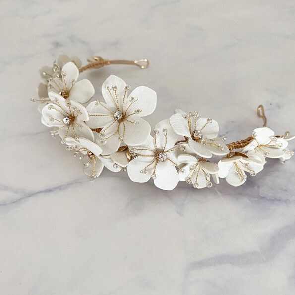 Tiara de Flores Brancas