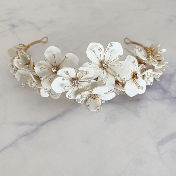 Tiara de Flores Brancas